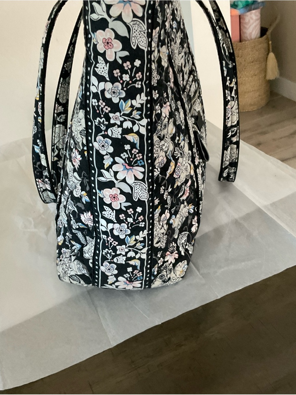 Vera Bradley Blk/White Holland Garden Large Tote Bag - Picture 7 of 9
